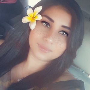 Meet your Posher, Crystal